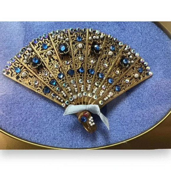 VINTAGE ANTIQUE MINIATURE BRASS FAN GOLD SHADOW BOX PEARLS LACE BLUE RIBBON - Picture 2 of 9